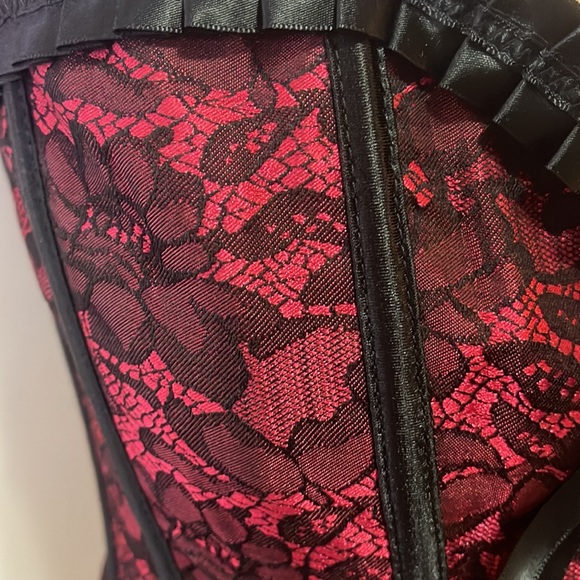 Vintage Red Black Lace Corset - Picture 5 of 14